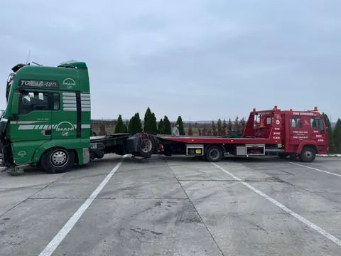 Road Assistance изтегля камион с твърд теглич, 2/8
