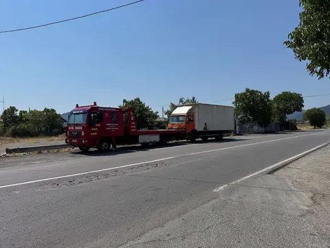 Road Assistance изтегля камион с твърд теглич, 6/8
